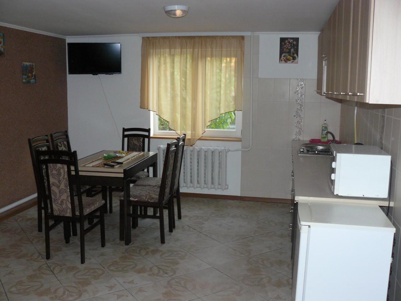 Hostynnyi Botsiun Hotel Dubno Exterior photo